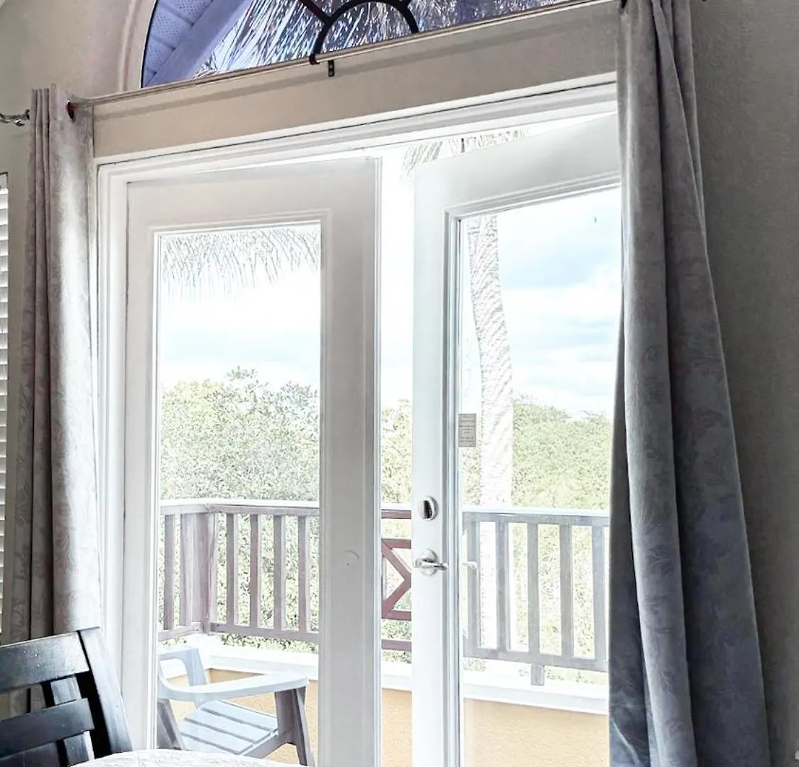 Shangri-La Boutique Bed & Breakfast West Bay