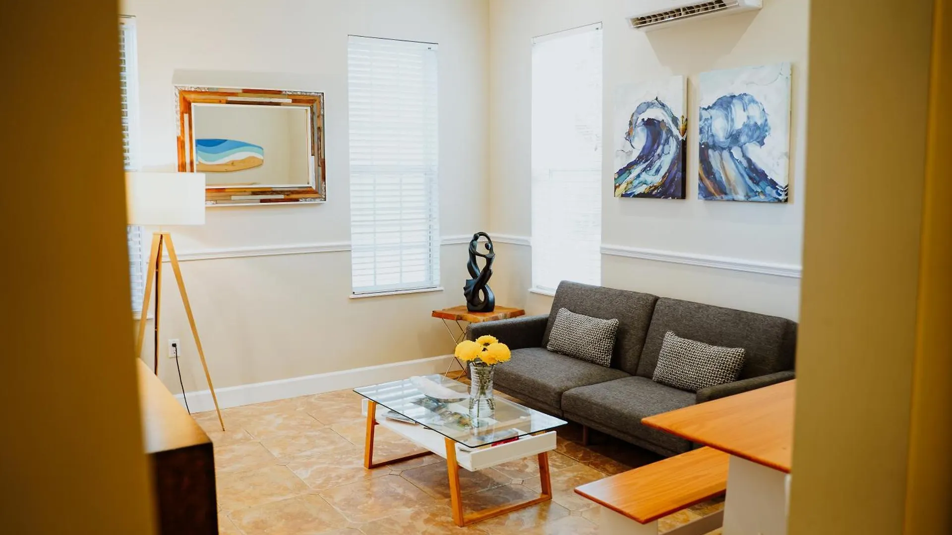 Shangri-La Boutique Bed & Breakfast West Bay