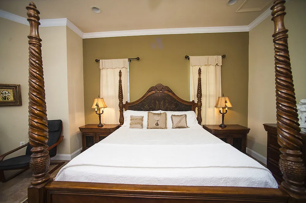 Shangri-La Boutique Bed & Breakfast West Bay