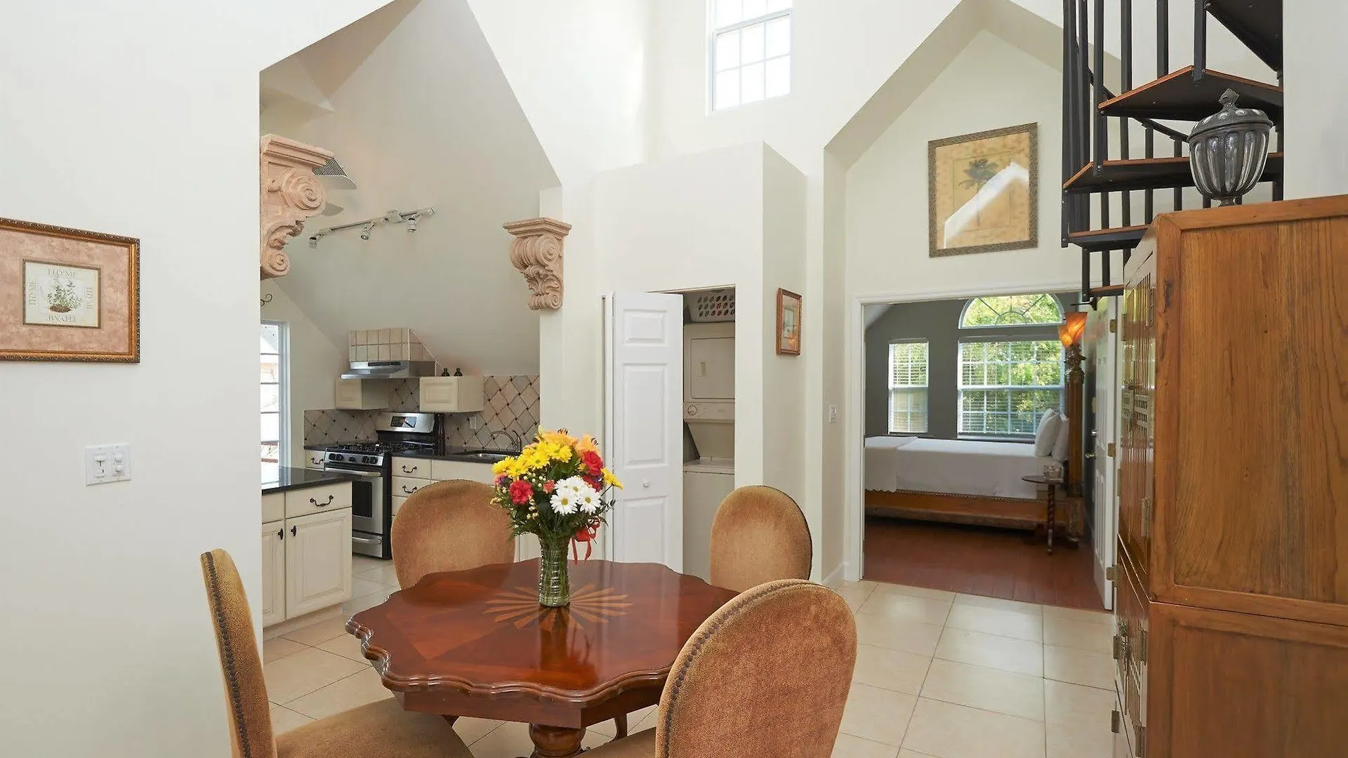 Shangri-La Boutique Bed & Breakfast West Bay