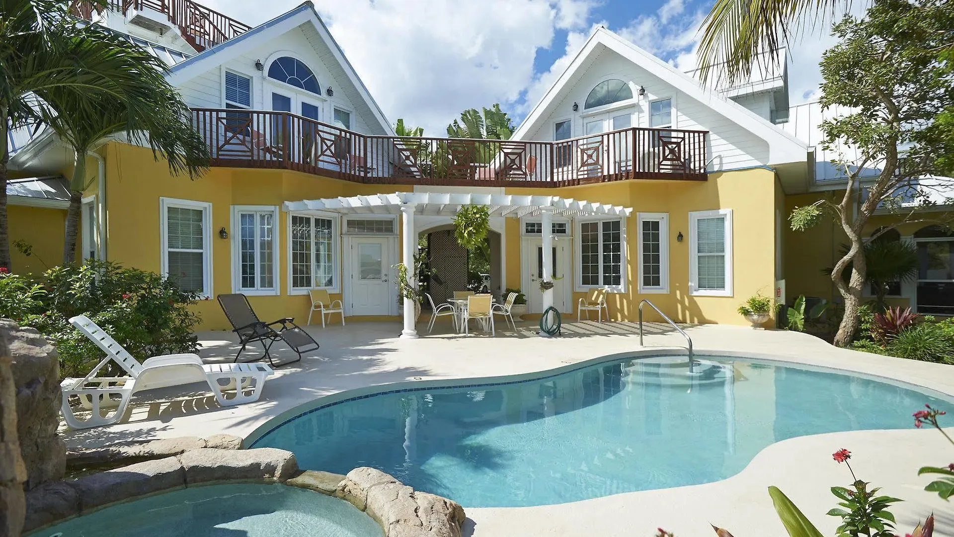Shangri-La Boutique Bed & Breakfast West Bay