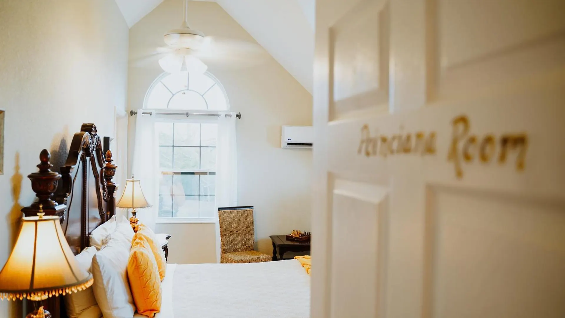 Shangri-La Boutique Bed & Breakfast