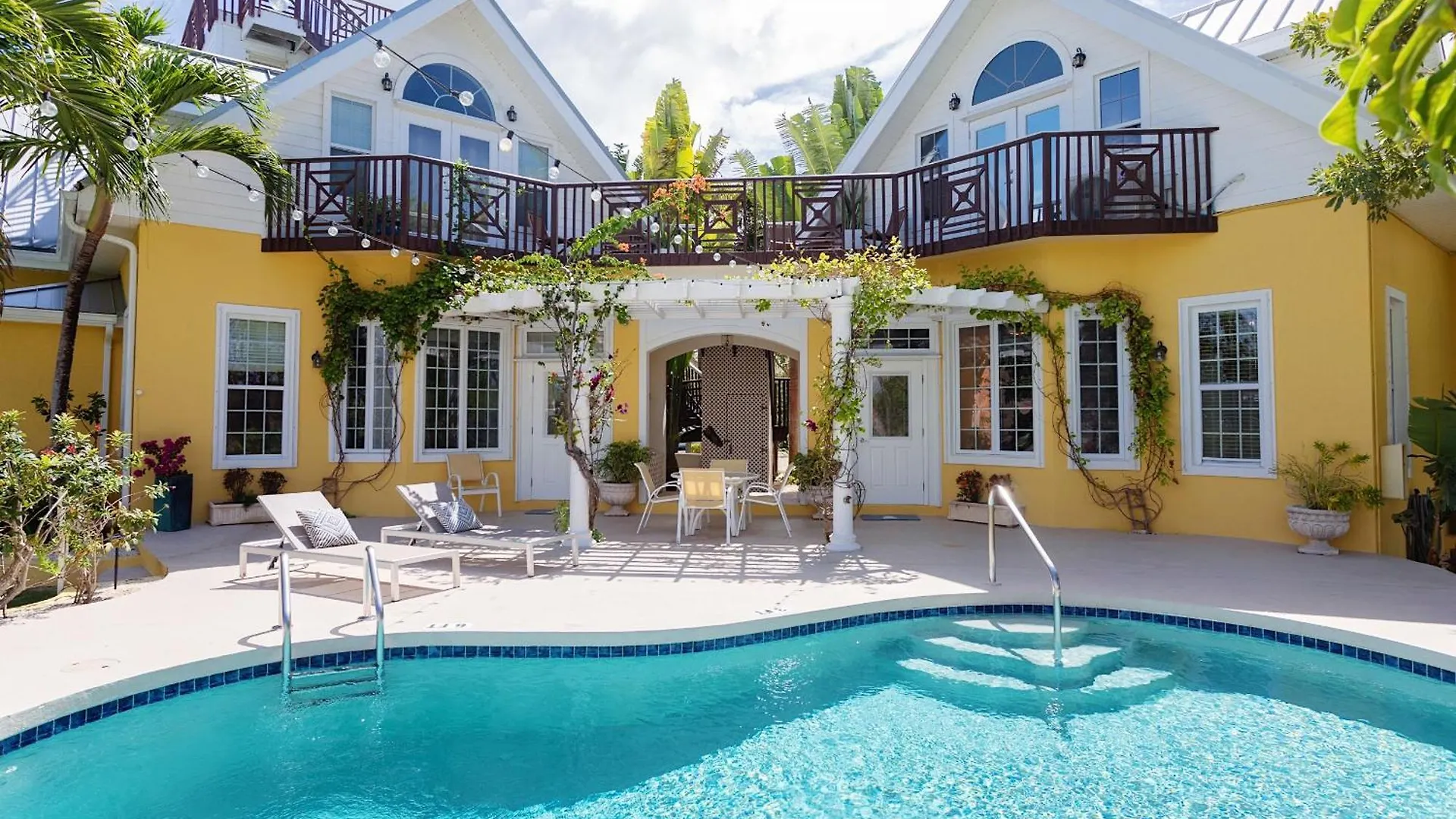 Shangri-La Boutique Bed & Breakfast 4*, West Bay Cayman Islands