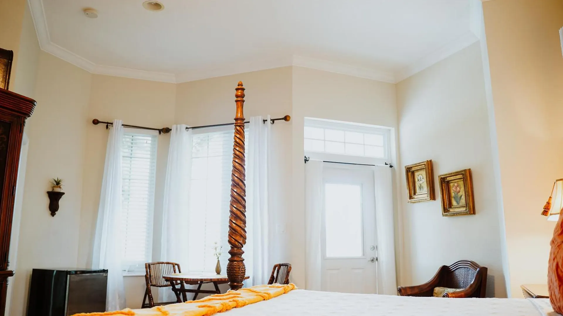 Shangri-La Boutique Bed & Breakfast