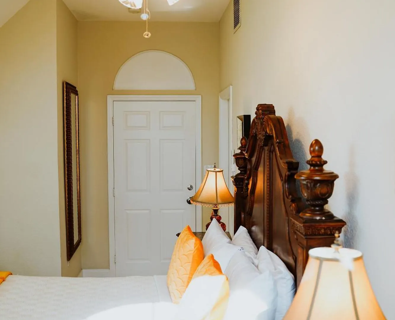 Shangri-La Boutique Bed & Breakfast 4*, West Bay