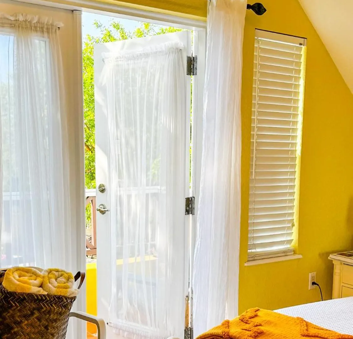 Shangri-La Boutique Bed & Breakfast 4*, West Bay Cayman Islands