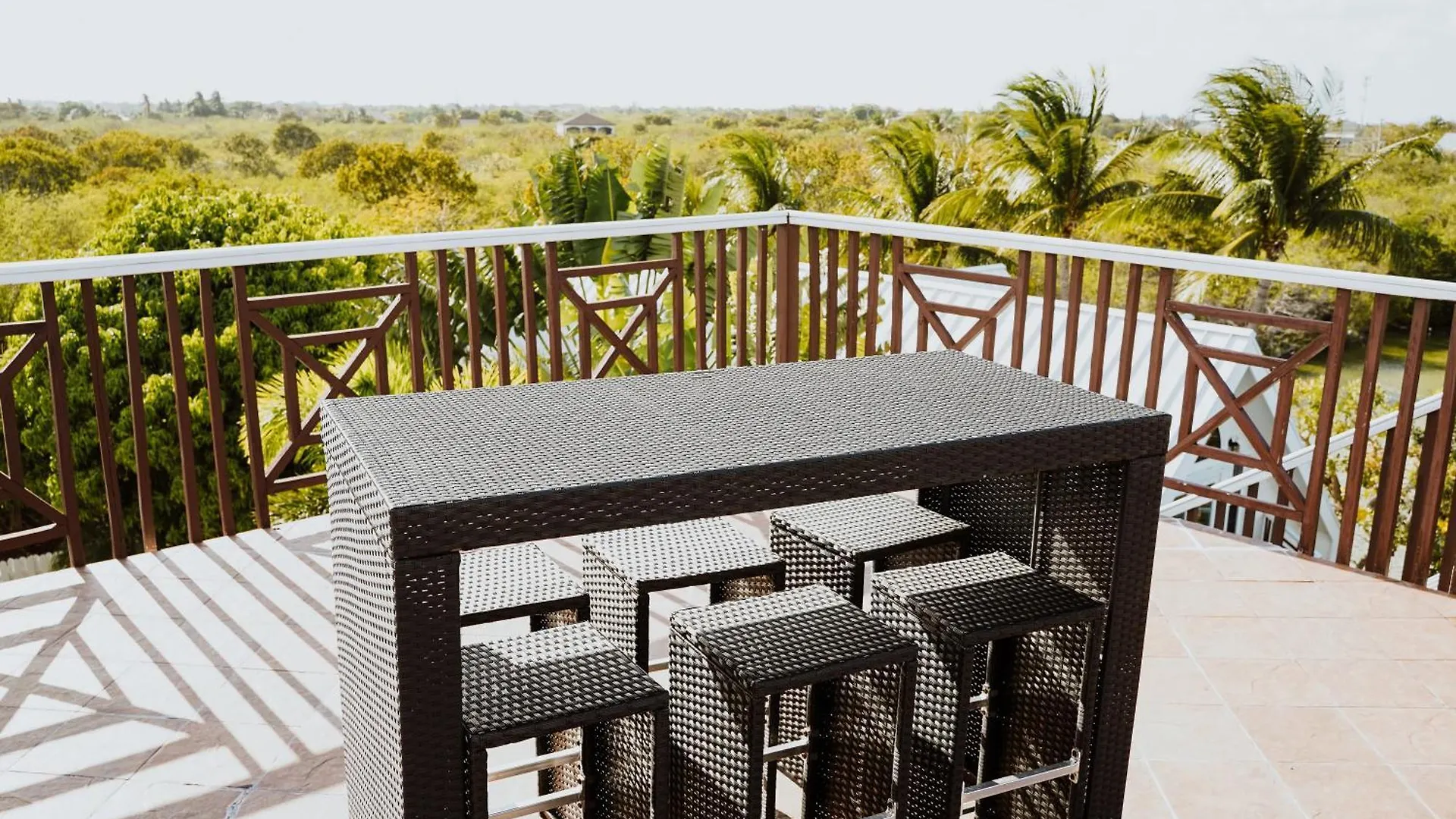 Shangri-La Boutique Bed & Breakfast  West Bay