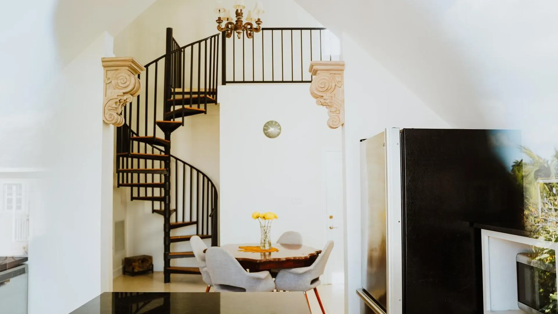 Shangri-La Boutique Bed & Breakfast