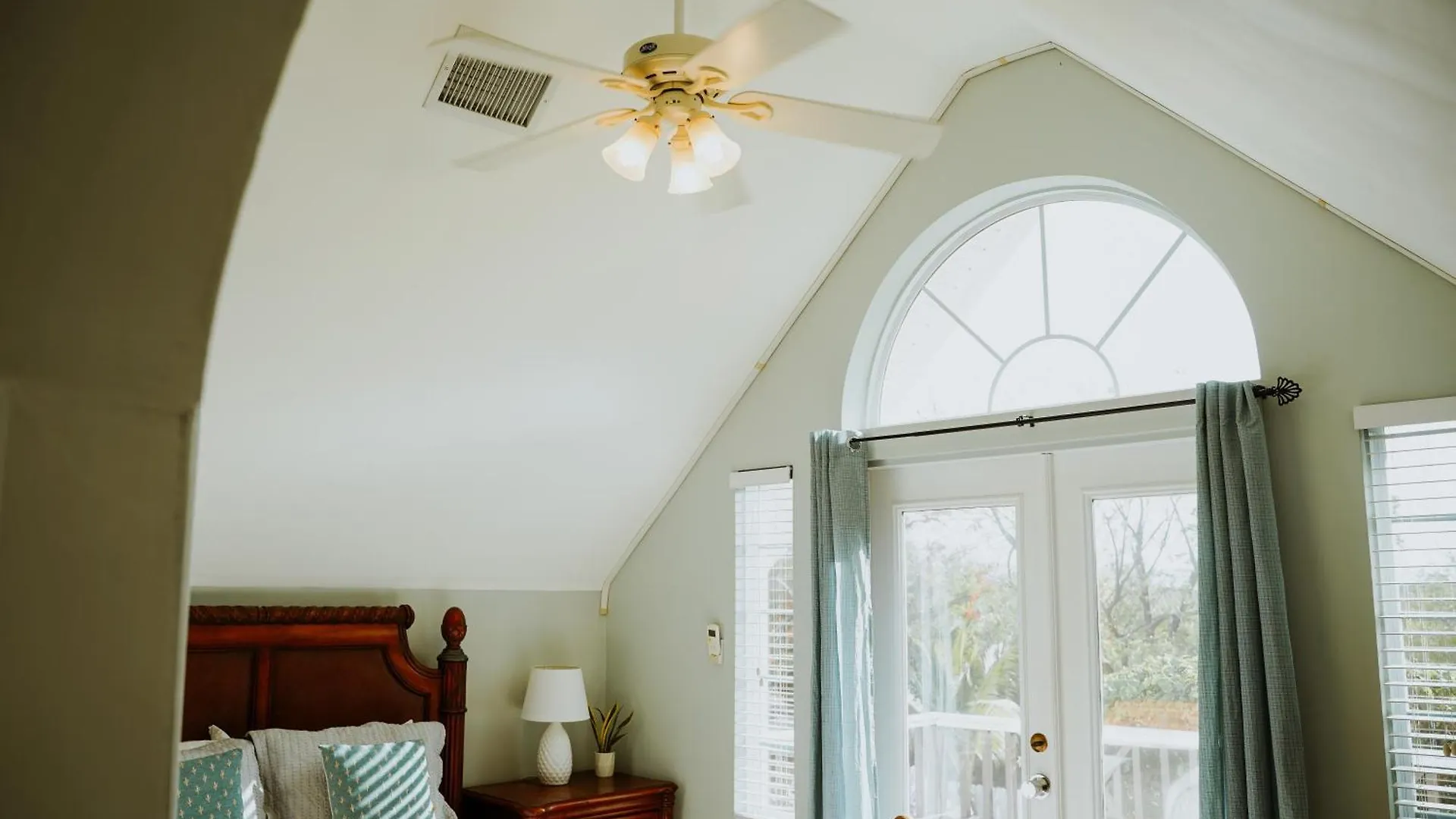 Shangri-La Boutique Bed & Breakfast