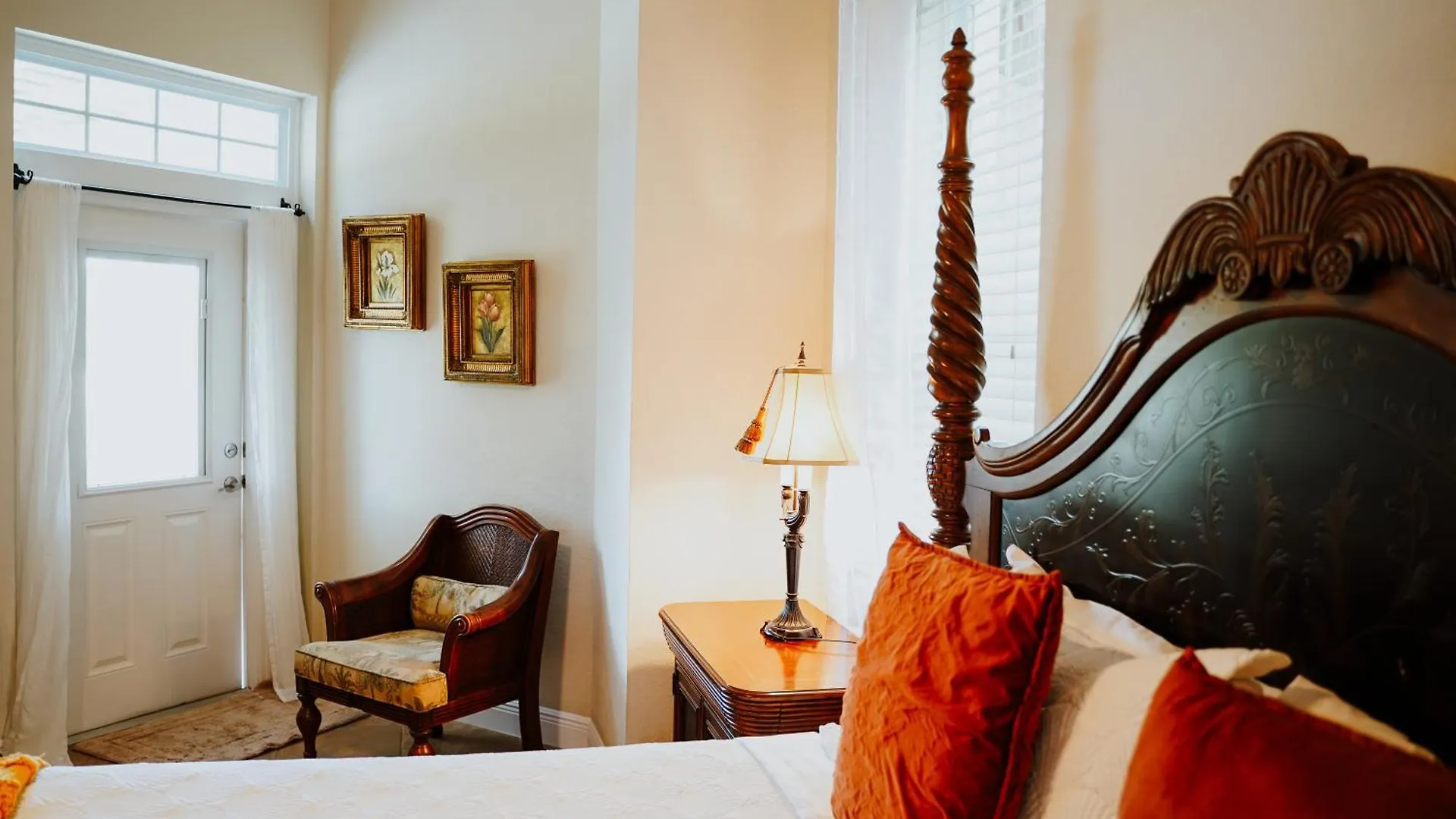 Shangri-La Boutique Bed & Breakfast 4*, West Bay Cayman Islands