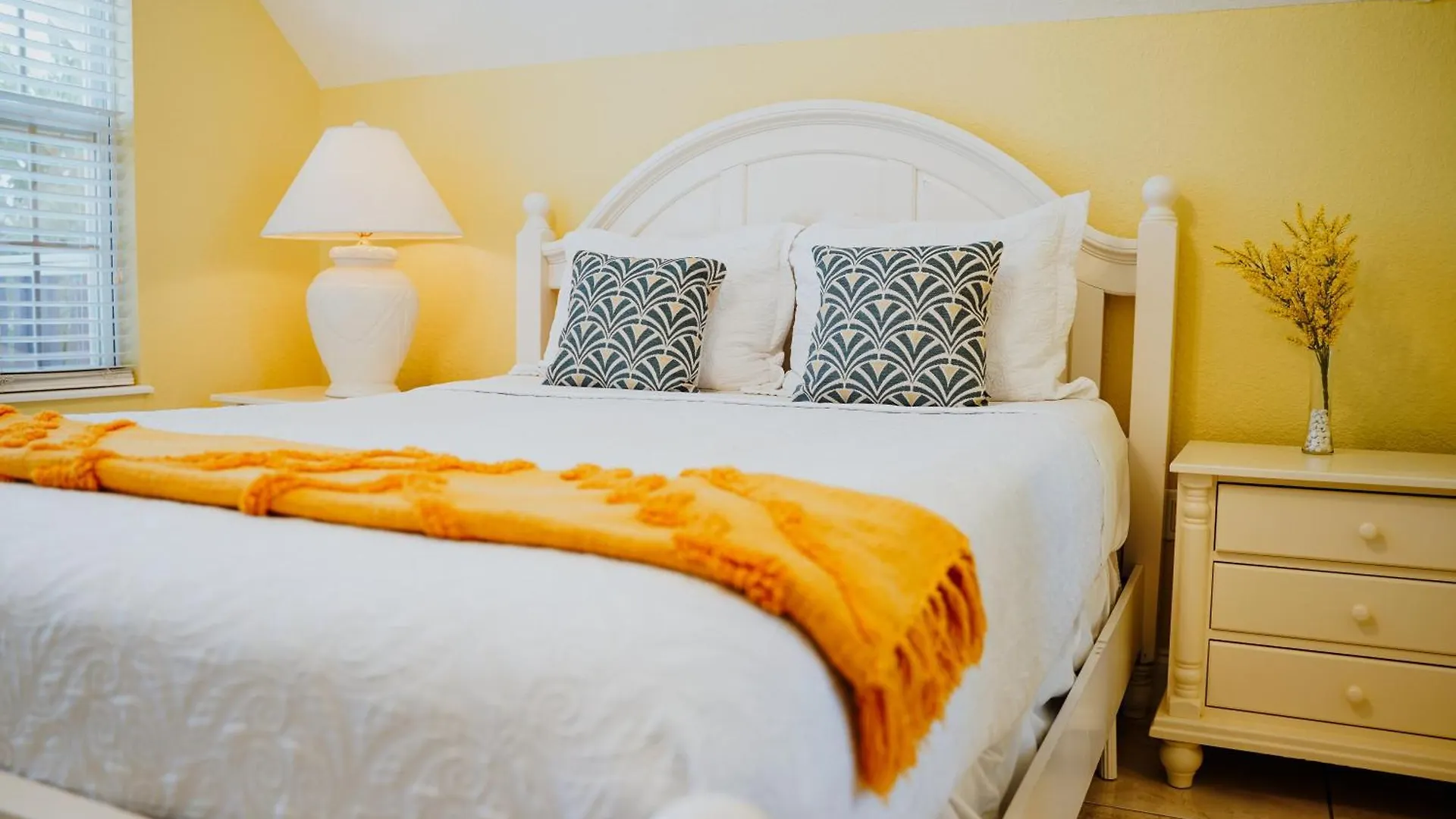Shangri-La Boutique Bed & Breakfast Cayman Islands