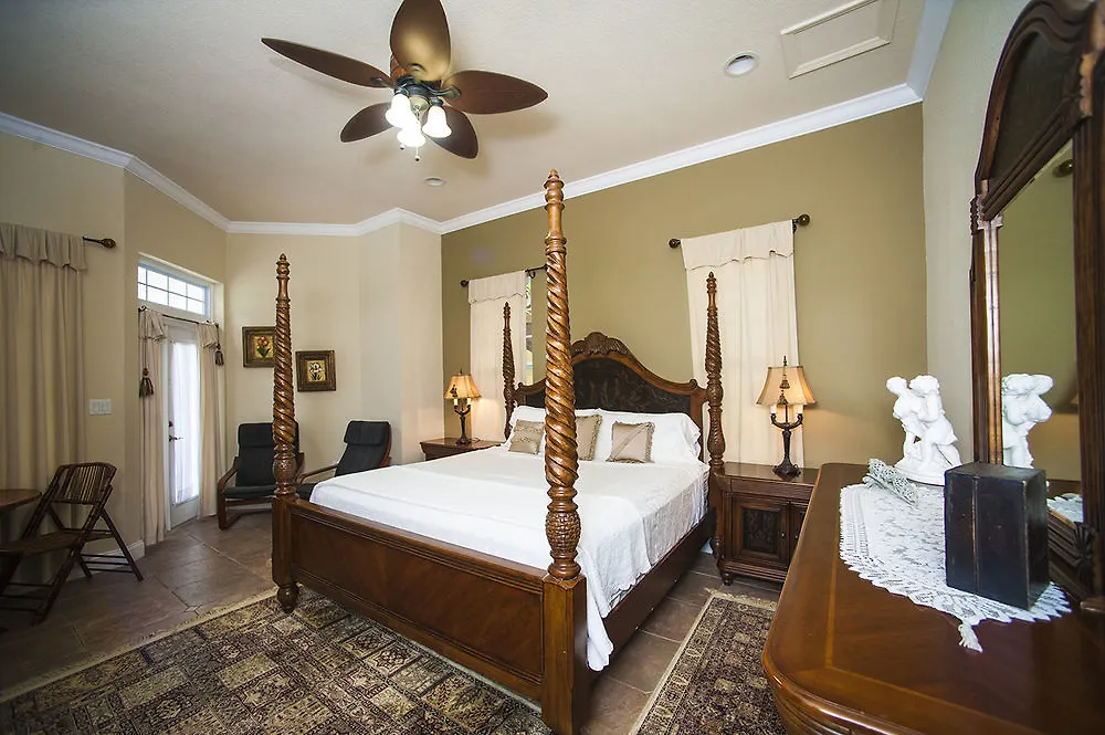 ****  Shangri-La Boutique Bed & Breakfast Cayman Islands