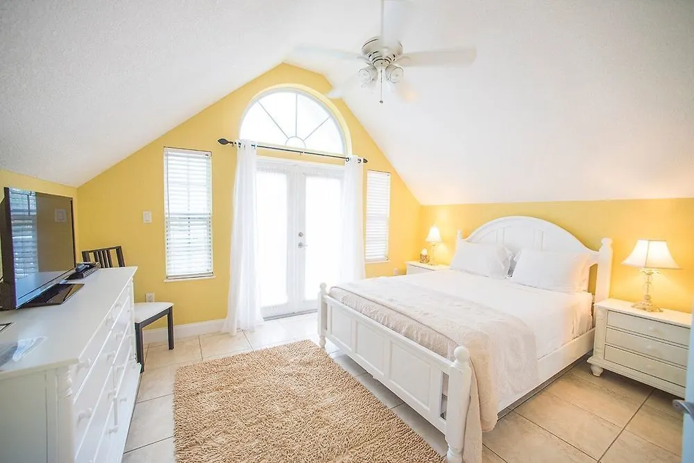 Shangri-La Boutique Bed & Breakfast  West Bay